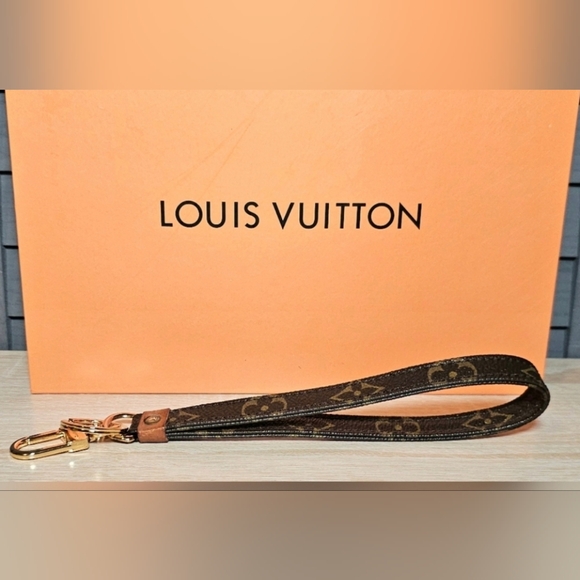 Authentic LOUIS VUITTON Gold Keychain With Monogram Canvas Strap - Picture 2 of 11